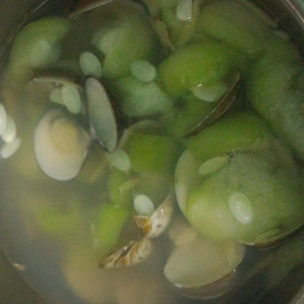 電鍋料理：絲瓜蛤蜊 : 莊妍甄一起做