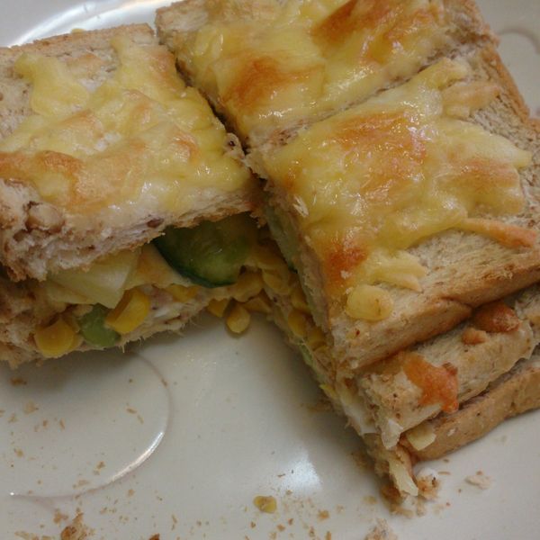 焗烤鮪魚沙拉三明治：倩兒 一起做