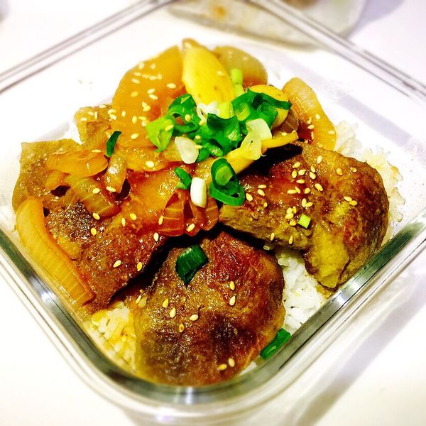 超方便！無骨牛小排蓋飯 : 潘小右一起做