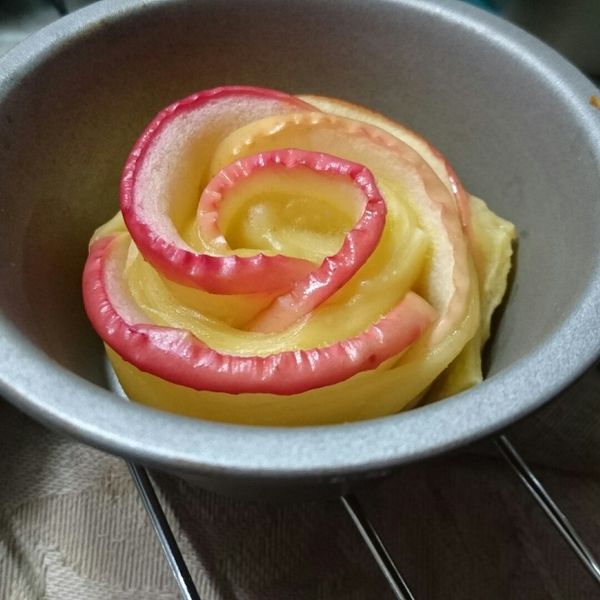 酥皮玫瑰蘋果派【HOLA幸福食堂】:貝貝 一起做