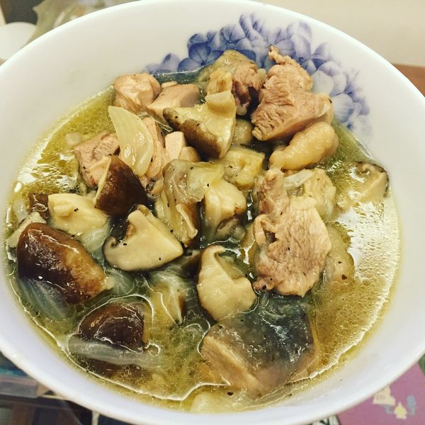 洋蔥鮮菇燉雞腿。簡易雞肉料理 : Olivia Chang一起做
