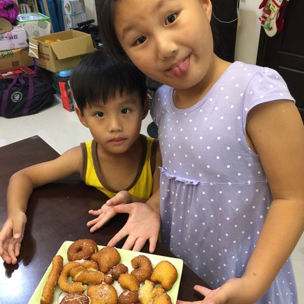 用鬆餅粉做「甜甜圈」- 嚐一口兒時回憶!：Catherine Chang 一起做