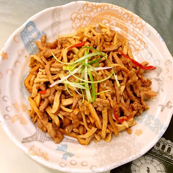 婆婆也誇獎。超簡單的豆干炒肉絲 ! : Pepe一起做