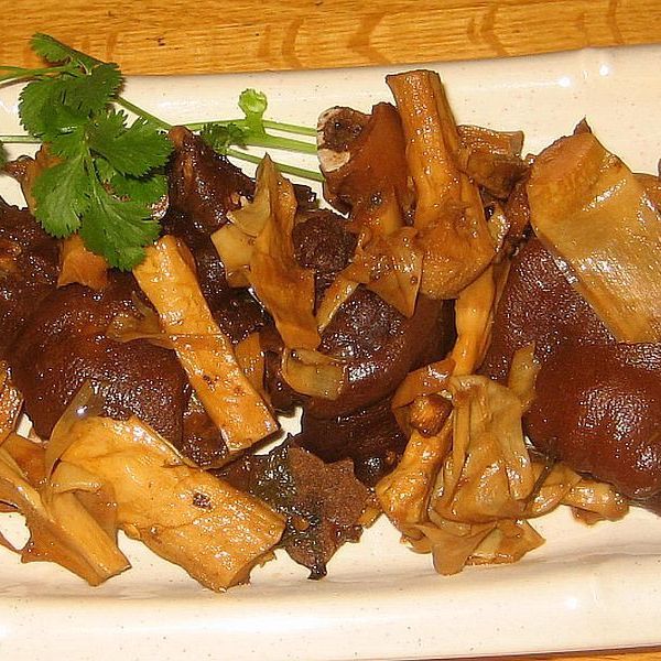 筍乾蹄膀：Keh Gough 一起做