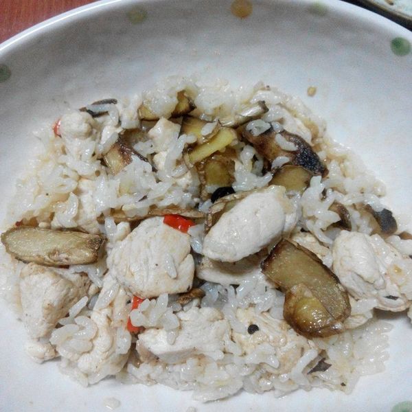 用電鍋煮"麻油雞飯"~香氣誘人好美味!!：陳怡婷 一起做