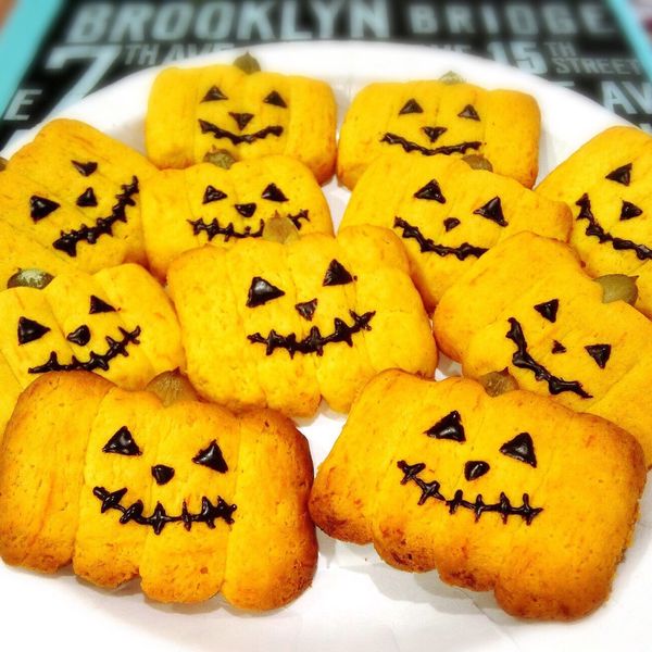 萬聖節南瓜造型餅乾 : 潘小右一起做