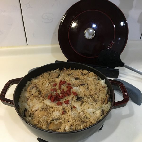 一鍋到底之香菇雞燉飯(鑄鐵鍋料理)：恩霏媽 一起做