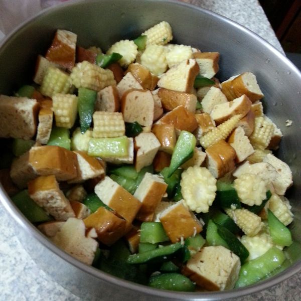 【厚生廚房】黃瓜玉米炒豆乾:Sheila Pan 一起做