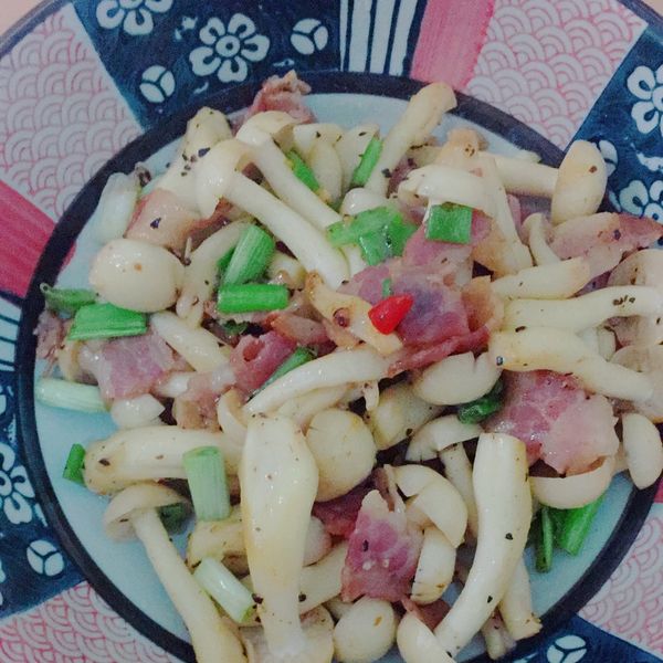 蒜香培根奶油菇 : 林奕蓁一起做