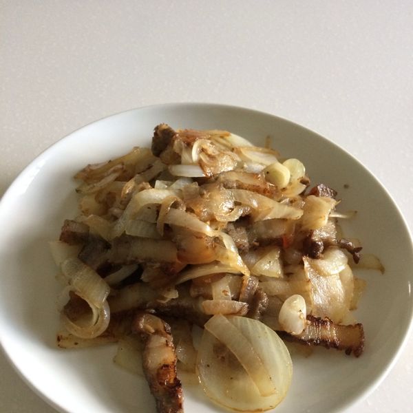洋蔥炒鹹豬肉 : 余佳玲一起做