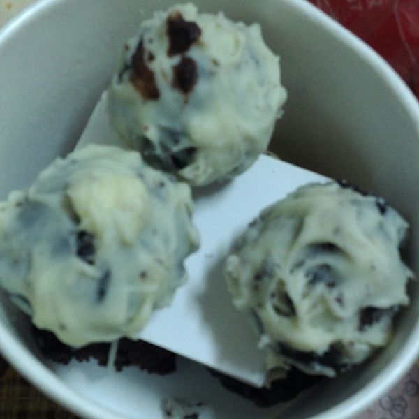 超簡單巧克力球，三個步驟、三種材料：Lucy  一起做