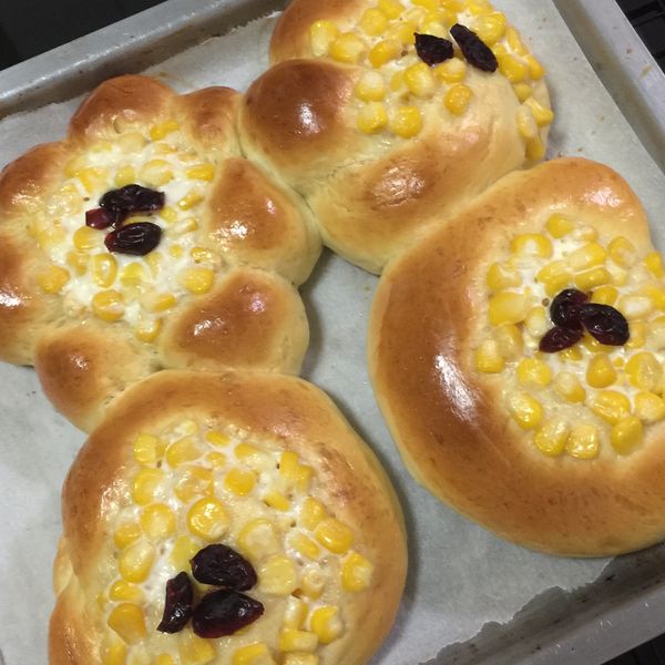 鮮奶油花朵麵包 : 媽媽在廚房一起做