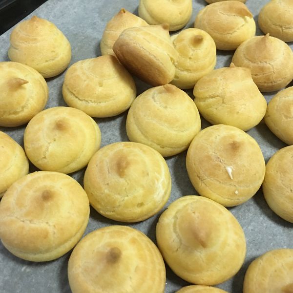 簡易鮮奶油泡芙：Rheserhes Lu 一起做