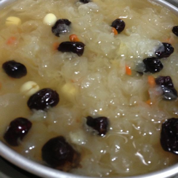 雪蓮銀耳湯(親民版燕窩)：Subi 一起做