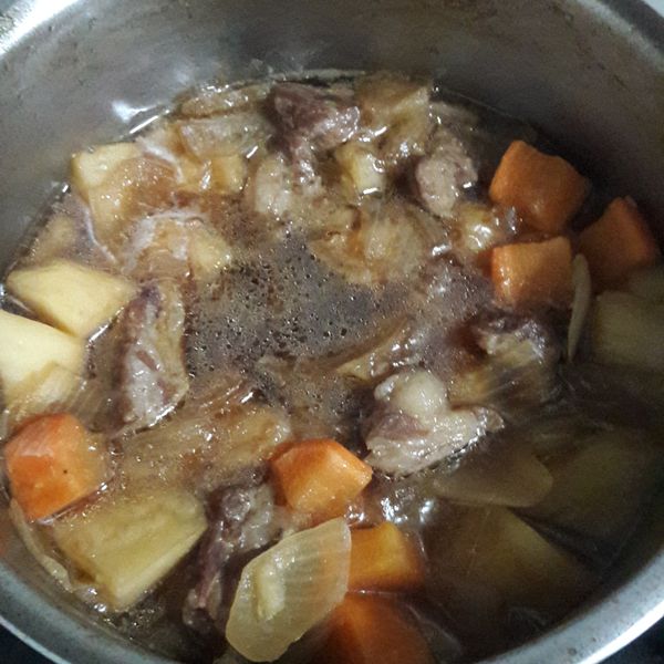 馬鈴薯燉肉(一鍋到底)：Jen 一起做