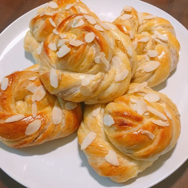 紅豆麻花麵包捲：貢丸 一起做