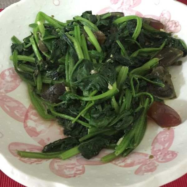 [皮蛋炒菠菜]簡單快速家常菜 : Yunyun Tseng一起做