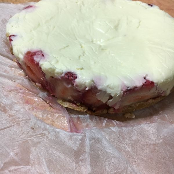 【白巧克力草莓乳酪蛋糕】免烤箱：朱媽 一起做