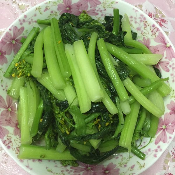 ㄚ曼達的廚房~清炒油菜花：肖肖廚 一起做