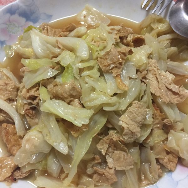 豆皮炒高麗菜 : 花花 はなな一起做