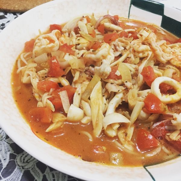 幸福肥人妻料理—海鮮滿滿紅醬義大利麵 : 張富淵一起做