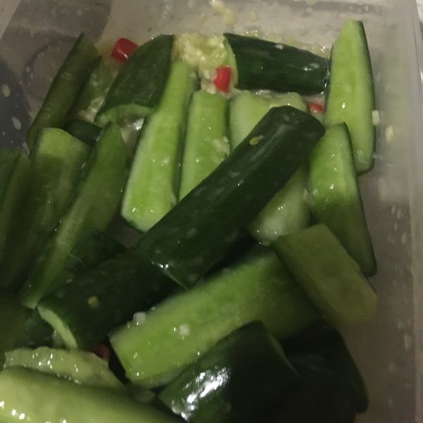少鹽、健康、快速版涼拌小黃瓜：寶 一起做