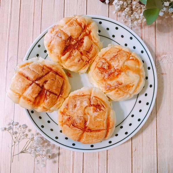脆皮菠蘿奶酥麵包：貢丸 一起做