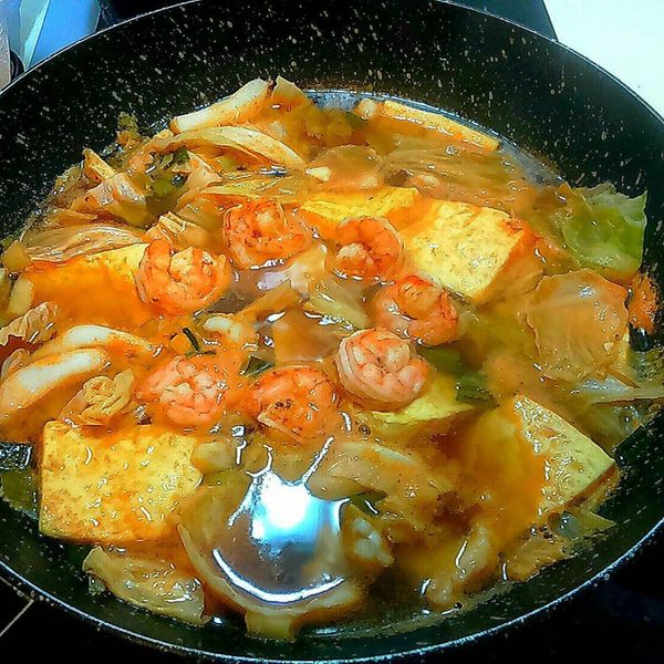 鮮蝦豆腐煲 : 豬豬一起做