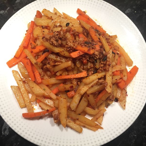 家常馬玲薯炒肉絲 : debbie一起做