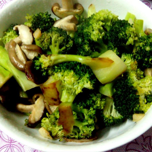香菇炒綠花椰菜：angelchan 一起做