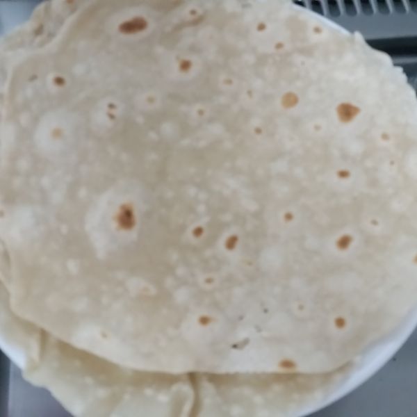 包片皮鴨既皮 , 呢個皮叫 荷葉餅 , 亦都叫潤餅 , 做法好簡單 : Vivian  Lu一起做