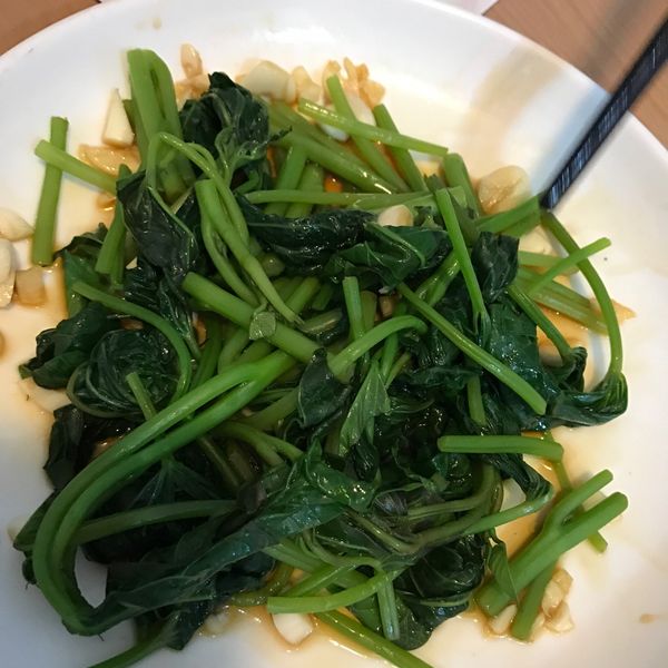 蒜香地瓜葉 : Wei Mu Chen一起做