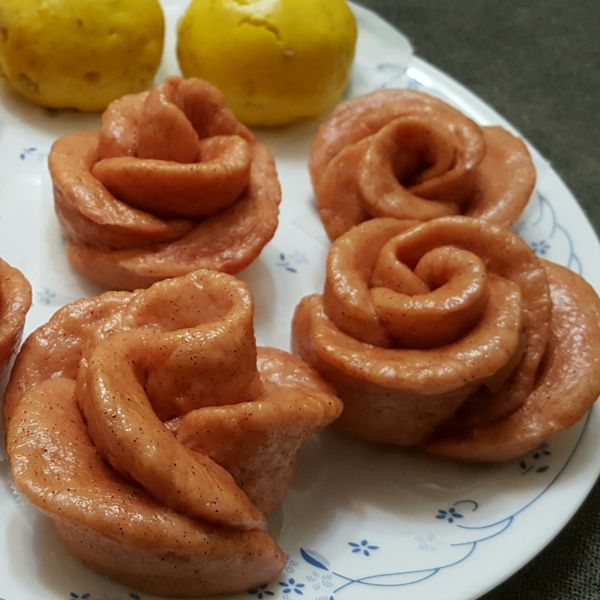 寶寶版玫瑰花火龍果饅頭 : vivian shu一起做