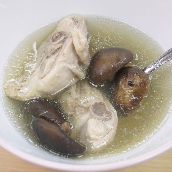 香菇雞湯🐔 : Natasha  Chang一起做
