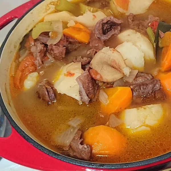 紅酒茄汁燉牛肉：Yi-Ying Hsieh 一起做