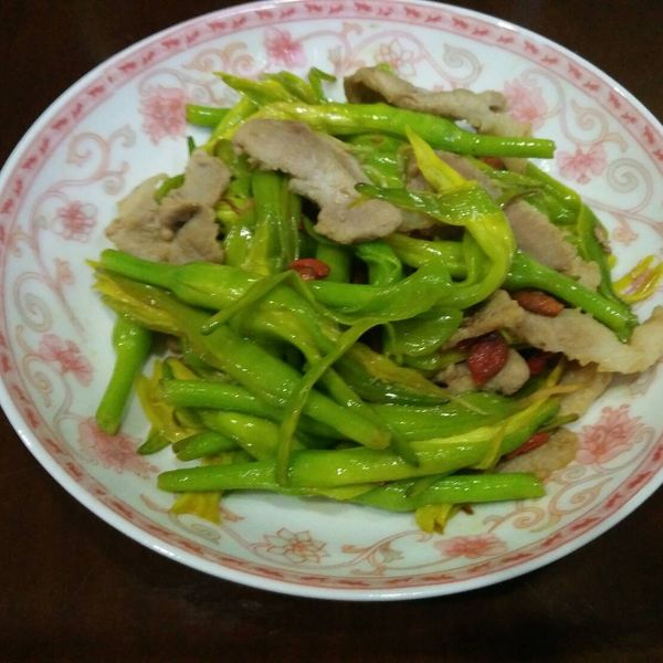 金針花苞炒松坂肉：angelchan 一起做