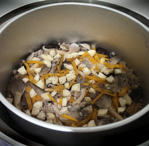 [電鍋]菇菇雞肉炊飯 : 汪釀釀一起做