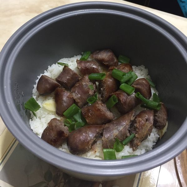蒜味香腸糙米飯(一鍋到底） : Hu Chan一起做