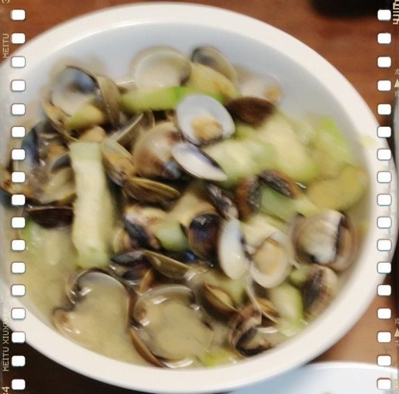 《eagle的廚房》蛤蜊絲瓜 : 涵涵一起做