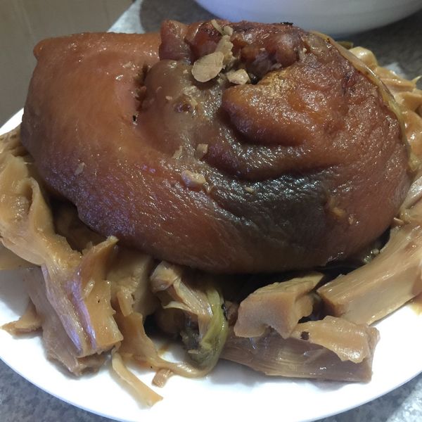 滷蹄膀（腳褲）：Wings Yu 一起做