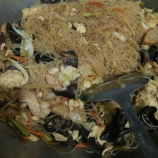 清冰箱料理-松阪豬肉炒米粉：蕭美玲 一起做