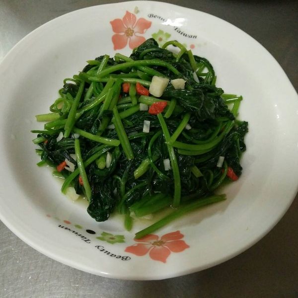 ㄚ曼達的廚房~明目地瓜葉 : angelchan一起做