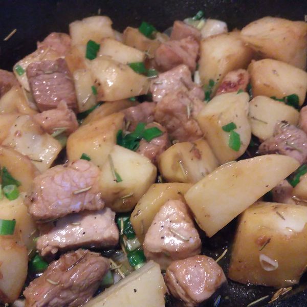 迷迭香馬鈴薯骰子豬：月光貓 一起做