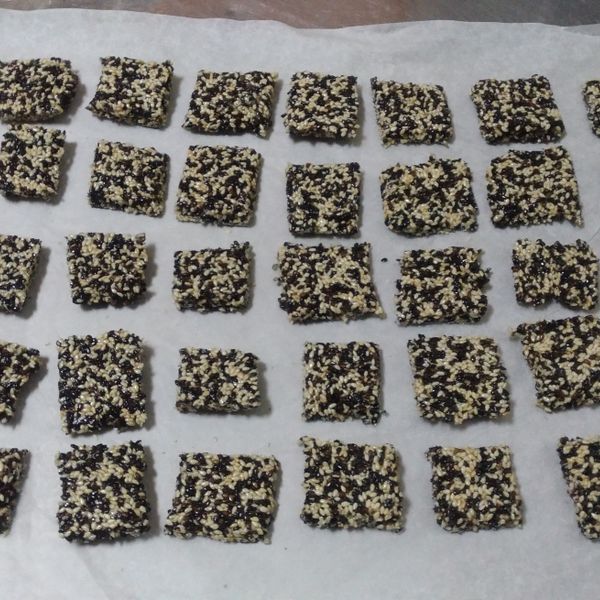 年節必備。不甜膩不黏牙の芝麻糖 : 賴痞康一起做