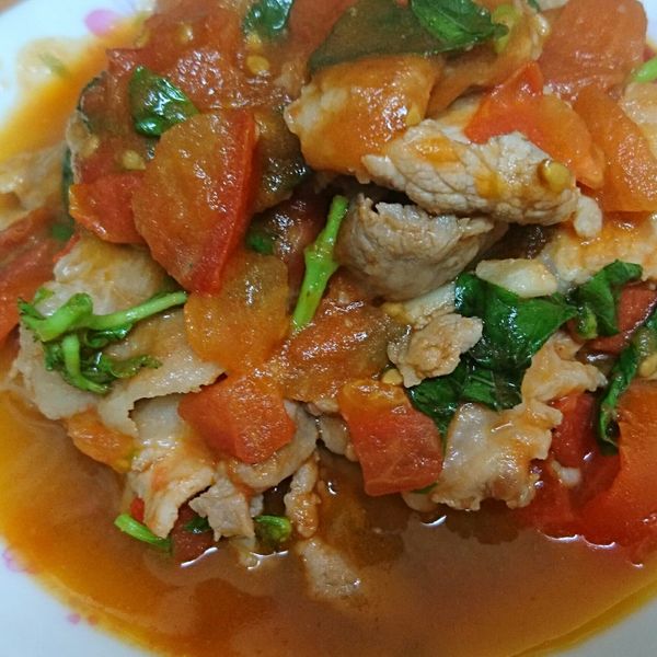 「泰式」泰下飯的打拋豬。新手必備：Xuantrang Pham 一起做