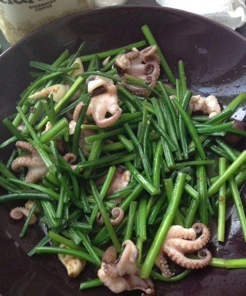 韭菜花鮮炒透抽 : CarolC.一起做