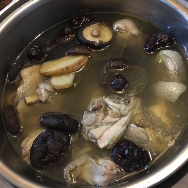 黑蒜頭香菇雞湯 《電鍋料理》：Jane 一起做