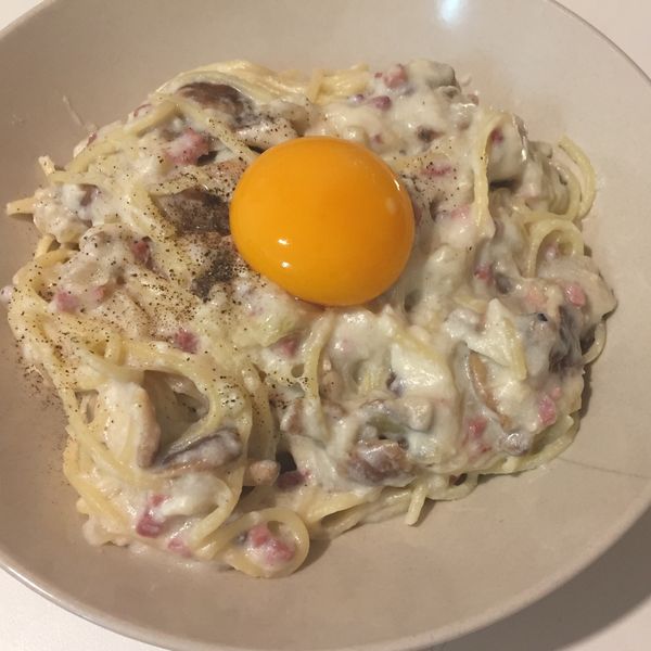 超級簡單的白醬培根義大利麵 : 含淚の留學生活一起做