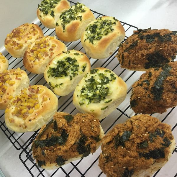 甜式麵包-蔥花麵包&義式火腿玉米麵包&椰子葡萄乾麵包：Yi Chia Hsieh 一起做