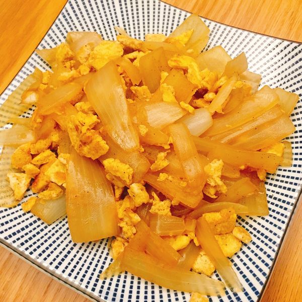 快速上菜+營養滿分-洋蔥炒蛋 : 何小美一起做